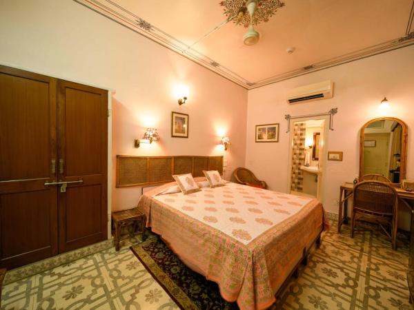 Hotel Arya Niwas : photo 10 de la chambre chambre double ou lits jumeaux supérieure