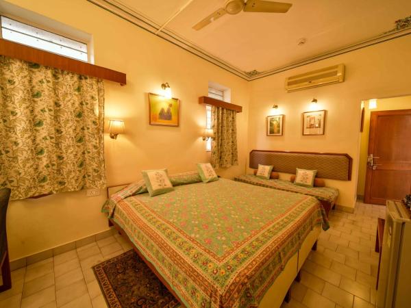 Hotel Arya Niwas : photo 4 de la chambre chambre double ou lits jumeaux supérieure