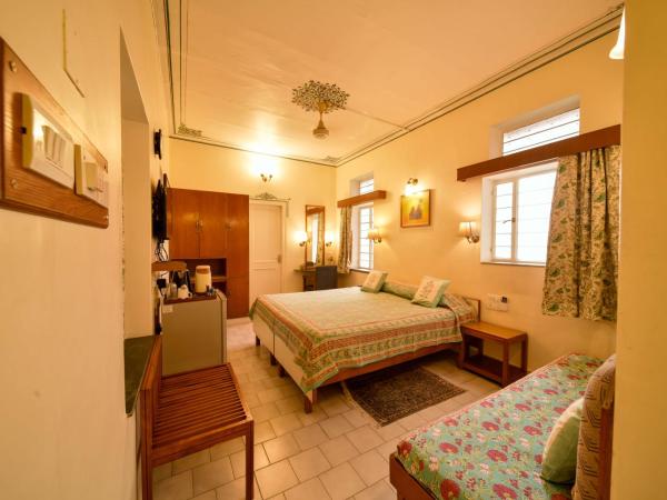 Hotel Arya Niwas : photo 3 de la chambre chambre double ou lits jumeaux supérieure