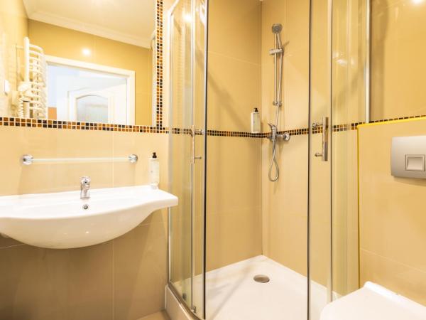 Noclegi Stadion Bed & Breakfast : photo 8 de la chambre standard quadruple studio with kitchenette