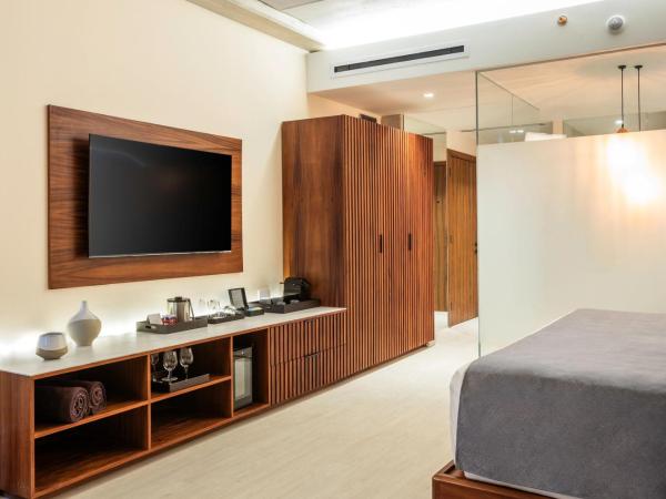 Hyatt Vivid Grand Island Cancun-All Inclusive Adults Only : photo 4 de la chambre vantage club junior suite bay view king