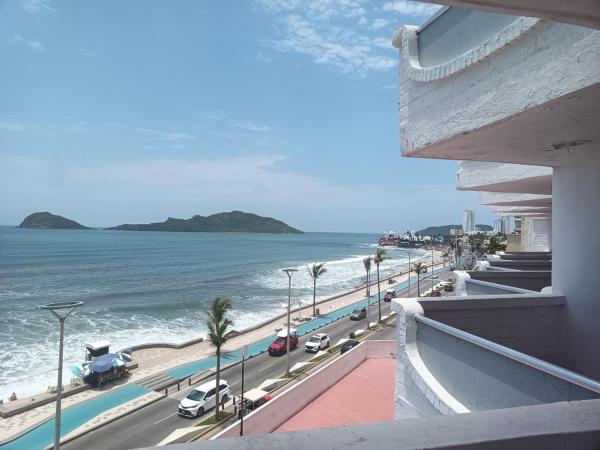 Hotel Essen's : photo 6 de la chambre chambre quadruple avec salle de bains privative