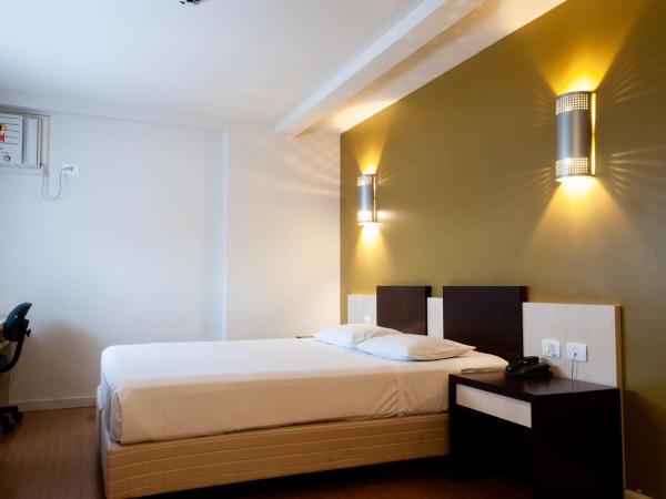 Master Curitiba Hotel - 1,6 km do Estádio Couto Pereira - Show : photo 1 de la chambre chambre double classique