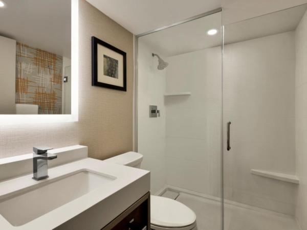 Crowne Plaza Toronto Airport, an IHG Hotel : photo 1 de la chambre chambre lit king-size supérieure