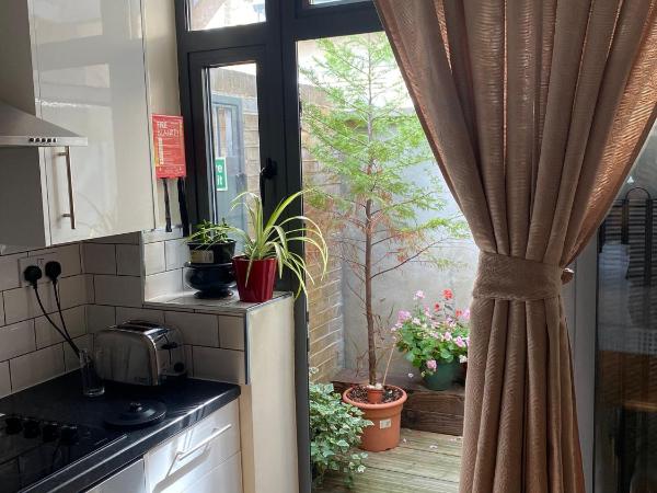 Lyall Apartment Hotel : photo 6 de la chambre studio avec balcon