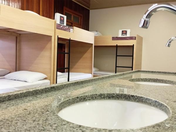 Angatu Hostel Service : photo 6 de la chambre lit simple dans dortoir pour femmes