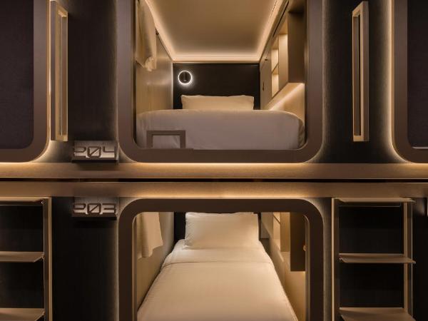 CUBE Social at Boat Quay : photo 2 de la chambre capsule lit simple dans dortoir mixte