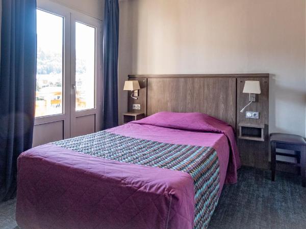 Hôtel Mont-Brison : photo 2 de la chambre chambre double avec douche