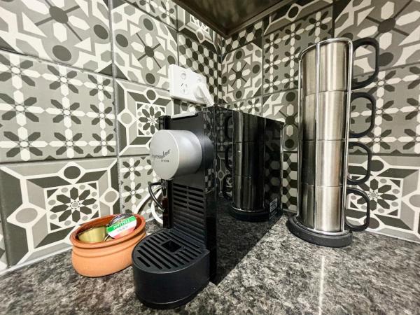 Central Subiaco Oasis 1 Bedroom Unit : photo 7 de la chambre appartement avec balcon