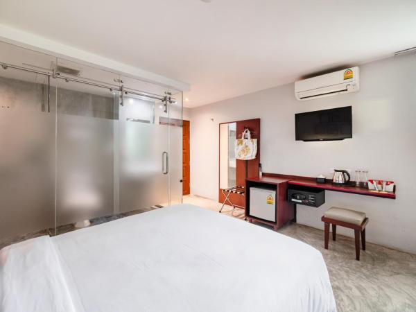 Ruamchitt Plaza Hotel : photo 3 de la chambre standard room (no window)