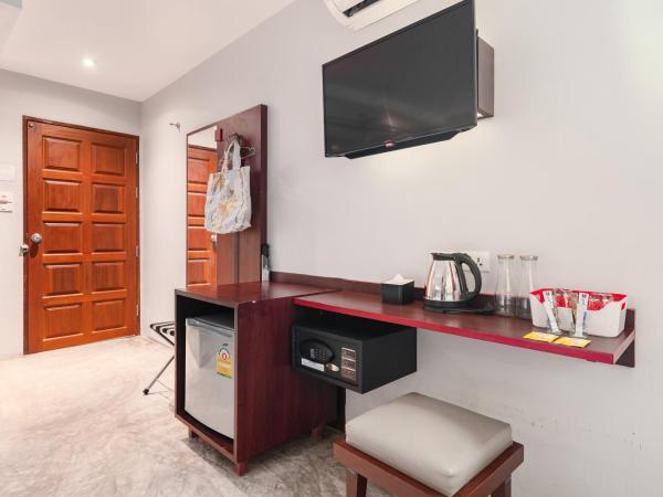 Ruamchitt Plaza Hotel : photo 4 de la chambre standard room (no window)