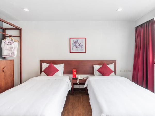 Ruamchitt Plaza Hotel : photo 3 de la chambre chambre lits jumeaux deluxe