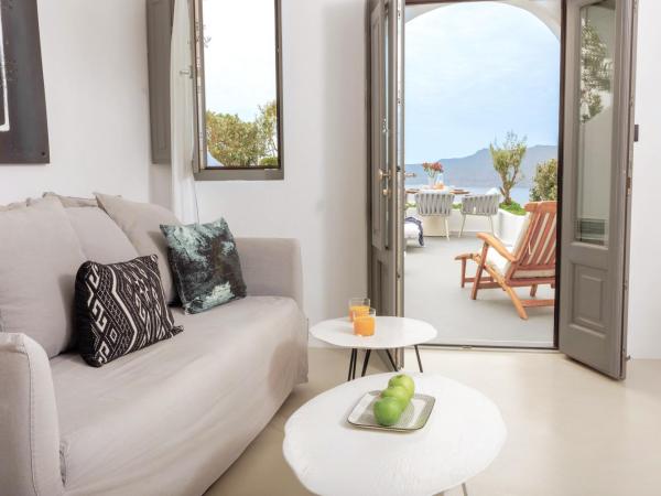 IKIES Santorini : photo 2 de la chambre maison the artisan avec bain à remous - vue sur caldera