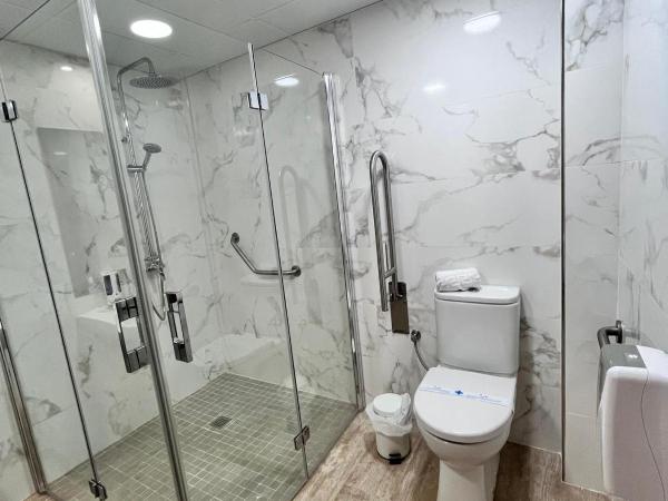 Hotel Romerito : photo 3 de la chambre chambre lits jumeaux pour personnes à mobilité réduite