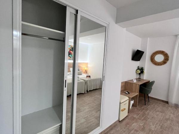 Hotel Romerito : photo 6 de la chambre chambre lits jumeaux pour personnes à mobilité réduite