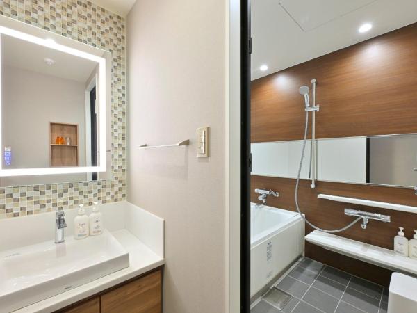 Holiday Inn & Suites Shin Osaka, an IHG Hotel : photo 7 de la chambre suite lit king-size - vue sur ville