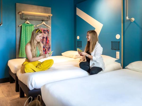 ibis Budget La Rochelle Centre : photo 4 de la chambre chambre familiale avec 1 lit double et 4 lits simples