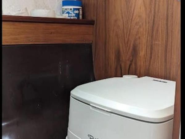 Sleep aboard a beautiful sailboat in Lisbon Marina : photo 6 de la chambre mobile home