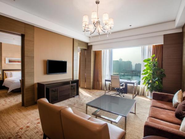 Crowne Plaza Nanjing Jiangning, an IHG Hotel : photo 9 de la chambre 1 king one-bedroom suite-lake view
