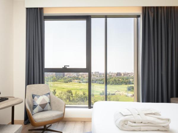 Courtyard by Marriott Milano Linate : photo 5 de la chambre chambre lit king-size deluxe - Étage