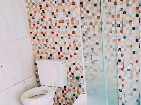 Hostel Bryan Tatuapé : photo 4 de la chambre chambre double avec toilettes communes