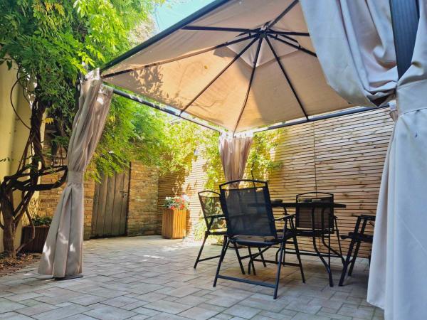 PINI HOSTEL - Przytulne pokoje w centrum Krakowa : photo 9 de la chambre chambre double avec salle de bains privative