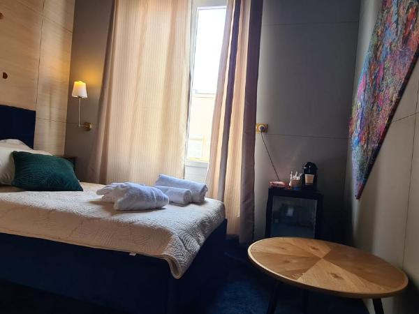 Hôtel les 4 éléments : photo 1 de la chambre chambre lits jumeaux - vue sur ville