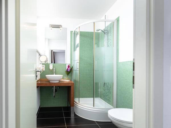 Hotel Aviva : photo 4 de la chambre chambre double avec 1 lit queen-size