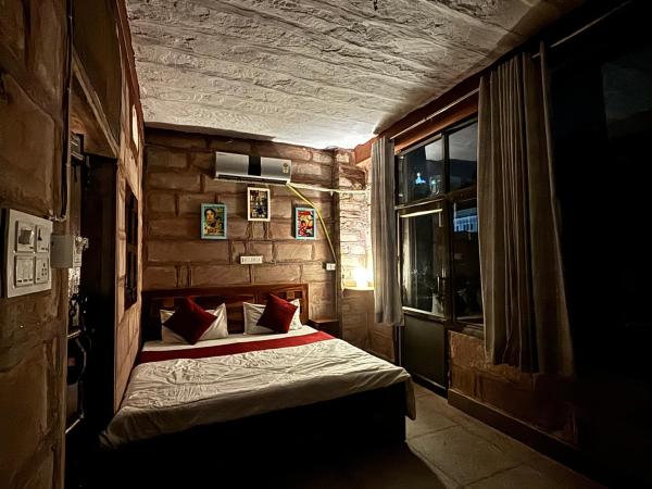 BlaBla Hostel : photo 3 de la chambre chambre double deluxe avec vue sur château