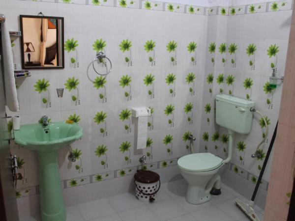 Kesar Heritage Boutique Home Stay : photo 1 de la chambre suite lit king-size avec balcon