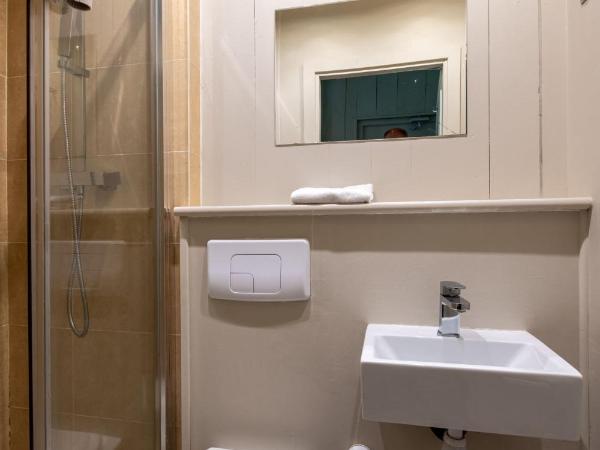 Vert Lodge Chamonix : photo 4 de la chambre chambre lits jumeaux avec salle de bains commune