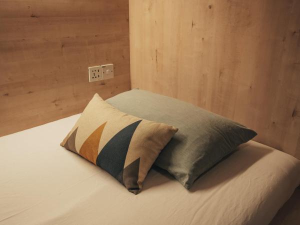 Dé Cafe & Rest House : photo 6 de la chambre lit superposé dans dortoir mixte