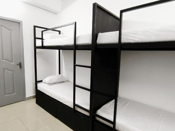 Hostel Stayzo : photo 2 de la chambre lit dans dortoir de 8 lits 