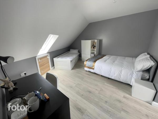 Leitrim Property Cork : photo 1 de la chambre studio lit king-size avec canapé-lit