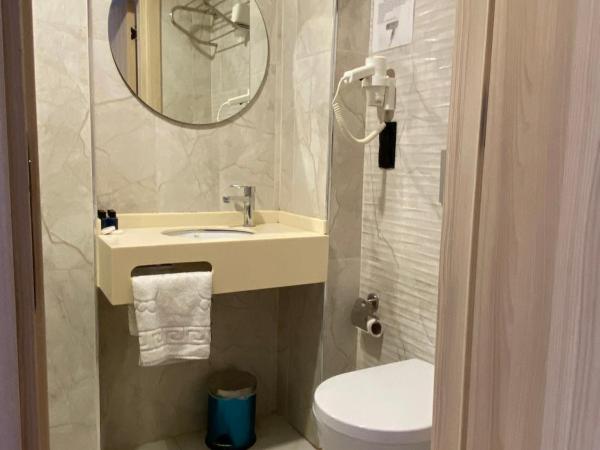 Otel Yenikapı : photo 9 de la chambre chambre triple Économique