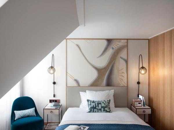 Storchen Zürich - Lifestyle boutique Hotel : photo 2 de la chambre chambre lit queen-size city