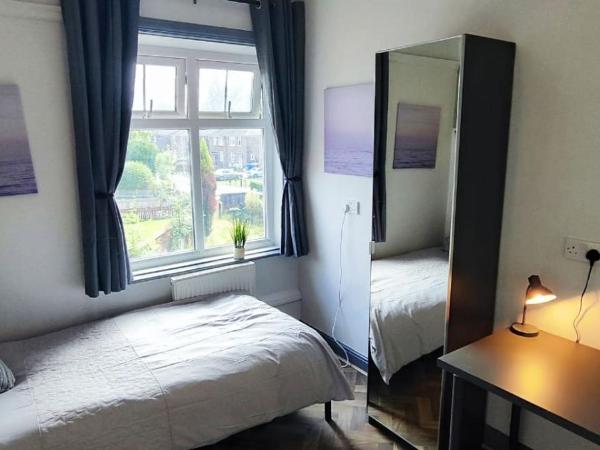Gorton Mount Hotel Manchester : photo 1 de la chambre chambre simple avec salle de bains commune