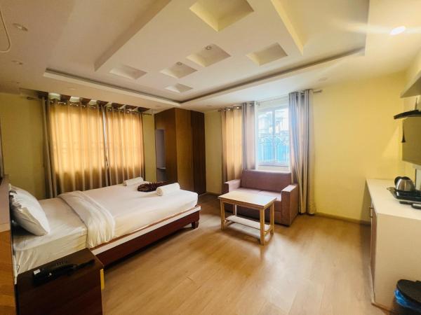 Hotel Nirakar : photo 8 de la chambre suite deluxe avec lit king-size