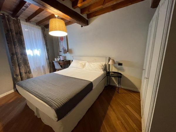 Le Camere di Bsuites Affittacamere : photo 8 de la chambre chambre double avec salle de bains privative