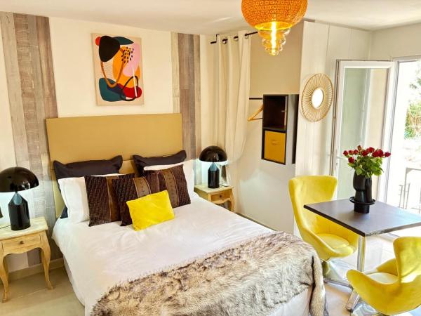 Villa Belle Epoque Saint-Raphaël : photo 1 de la chambre studio avec vue sur jardin