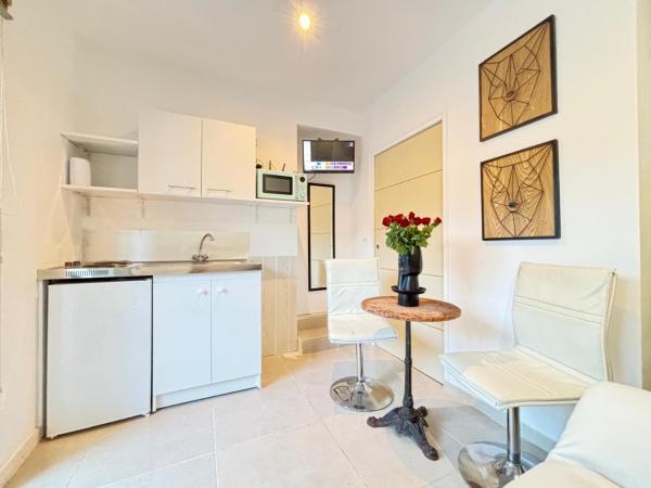 Villa Belle Epoque Saint-Raphaël : photo 2 de la chambre studio avec vue sur jardin