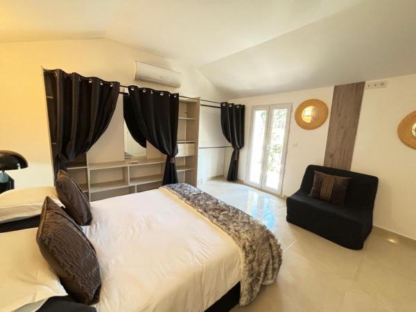 Villa Belle Epoque Saint-Raphaël : photo 6 de la chambre suite - vue sur jardin