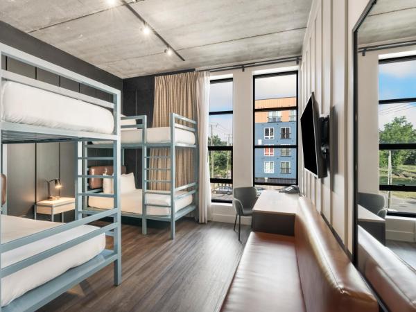 Waymore's Hotel : photo 4 de la chambre two twin bunk beds room