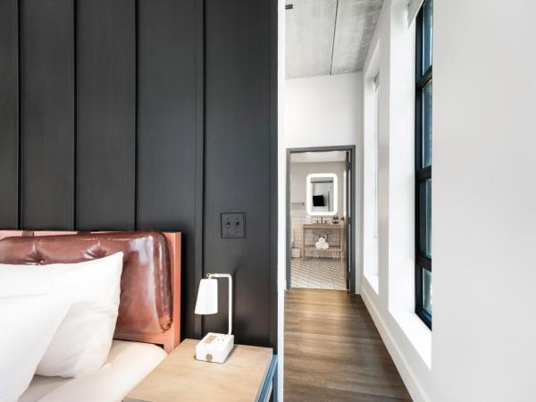 Waymore's Hotel : photo 7 de la chambre king bed junior suite with kitchenette