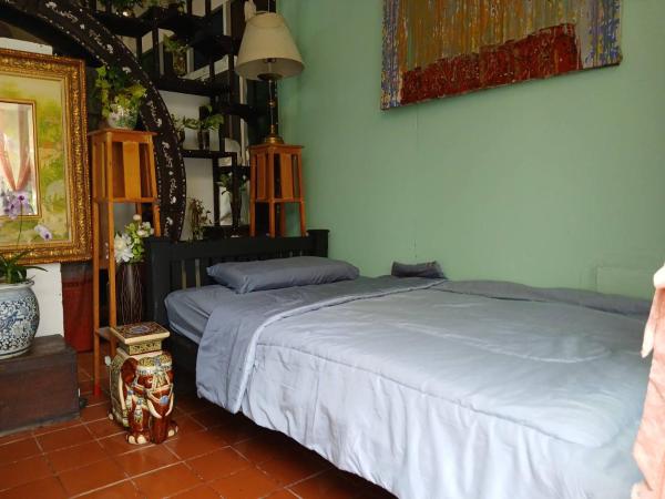 64sweethome Dusit BKK : photo 4 de la chambre chambre double avec salle de bains commune