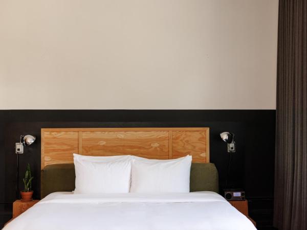 The Clyde Hotel Portland by Kasa : photo 4 de la chambre king suite - self check-in with virtual front desk