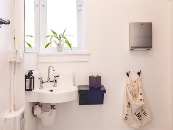 The Clyde Hotel Portland by Kasa : photo 3 de la chambre triple room with shared bathroom - self check-in with virtual front desk