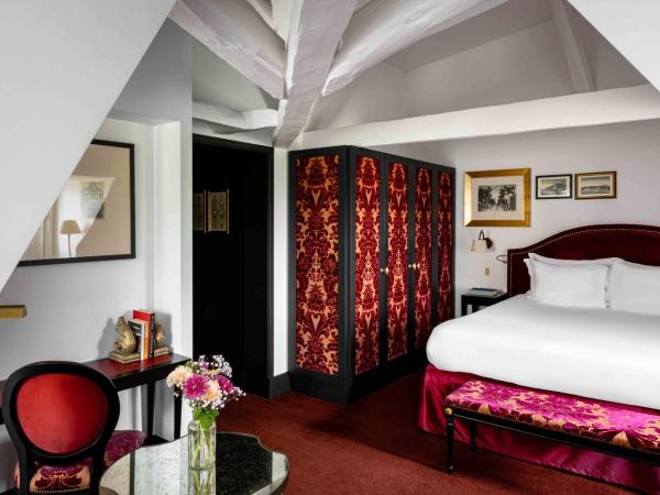 La Chambre du Marais : photo 1 de la chambre suite junior avec bain et douche