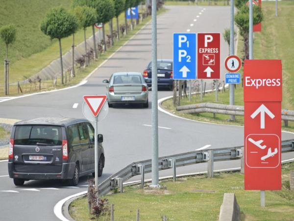 Hotel Charleroi Airport - Van Der Valk : photo 1 de la chambre formule park & fly