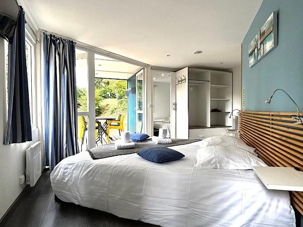 Les Chalets du Périgord : photo 3 de la chambre chambre familiale